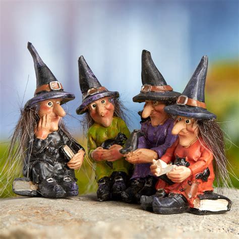 Diabolical witch from the western region miniature